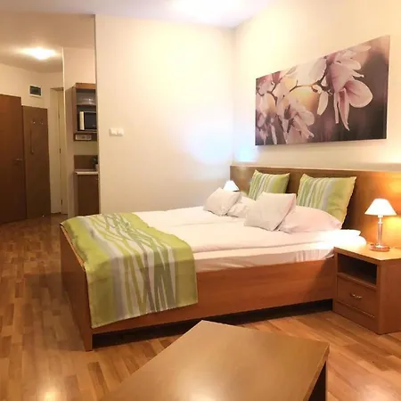 Rosemary Apartmanok, Rose, Lili, Mary1, Mary2 * Hajduszoboszlo